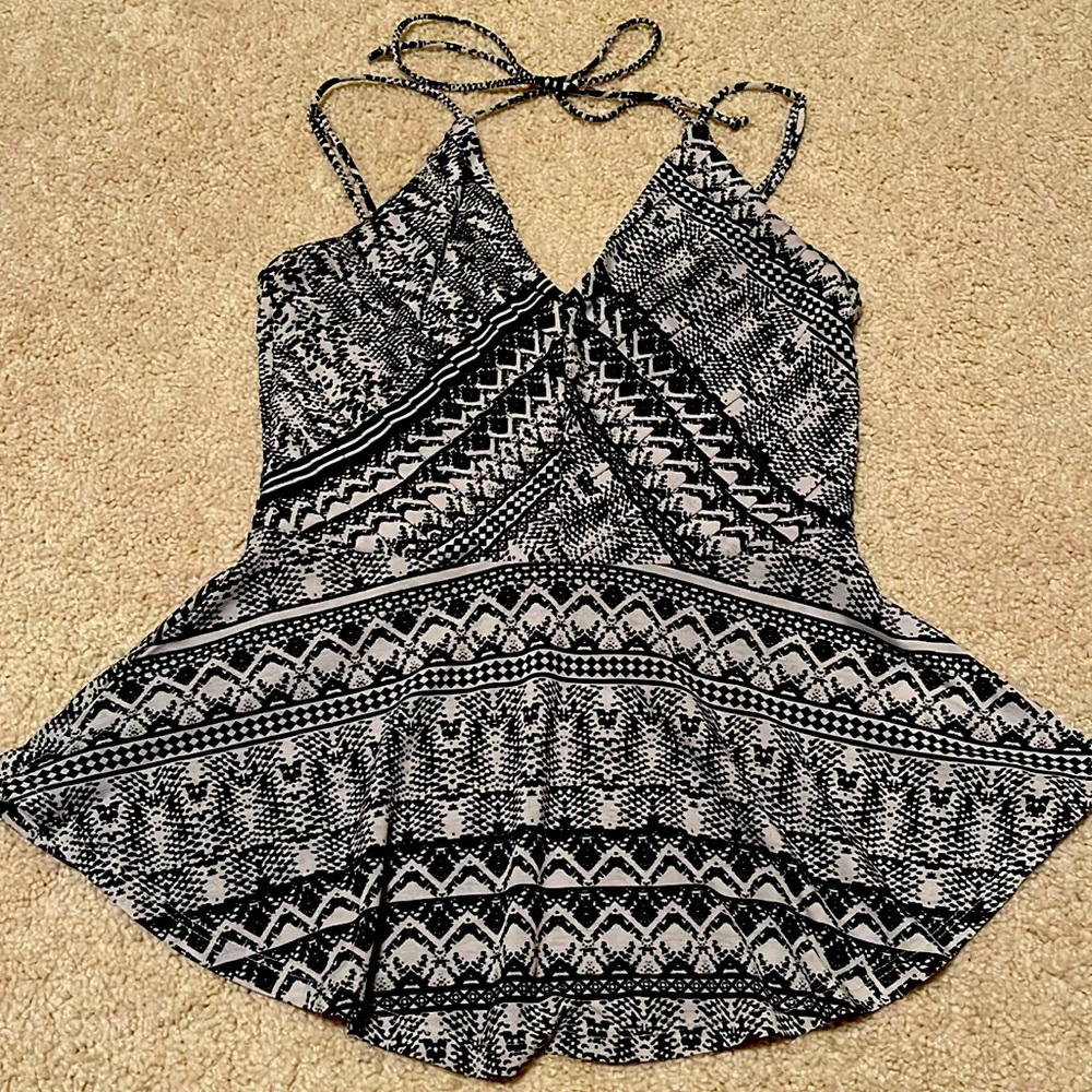 Jessica Simpson Black & White Tank Top